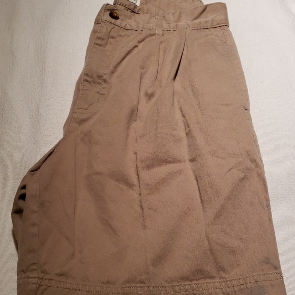 Badge khaki shorts